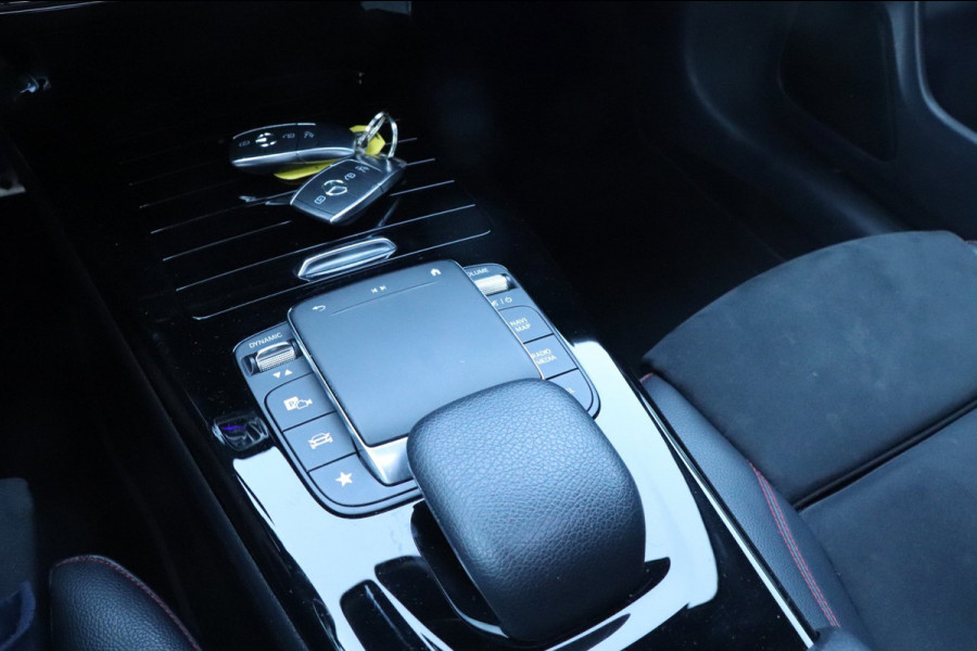 Mercedes-Benz CLA-Klasse 200 AMG |PANO|SFEERVERLICHTING|MEMORY|CAMERA|SFEER!