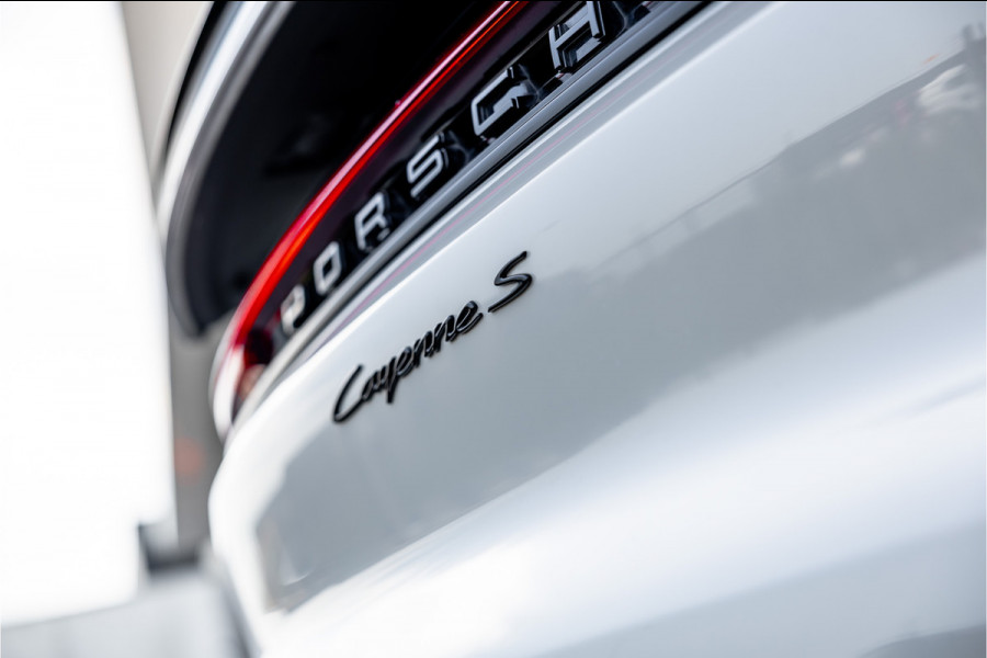 Porsche Cayenne Coupé 3.0 S E-Hybrid - Origineel NL | Panorama | Passenger Display | Achterasbesturing | Stoelkoeling