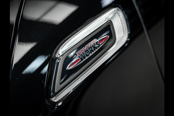 MINI Clubman 2.0 JCW ALL4 John Cooper Works | JCW | Rood dak | Sportstoelen | Stoelverwarming | Head-Up |