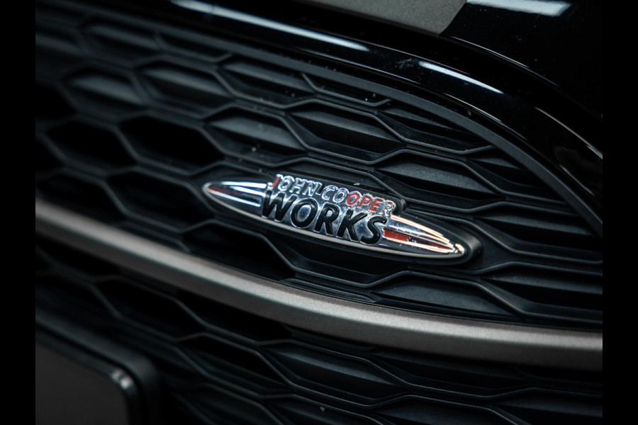 MINI Clubman 2.0 JCW ALL4 John Cooper Works | JCW | Rood dak | Sportstoelen | Stoelverwarming | Head-Up |