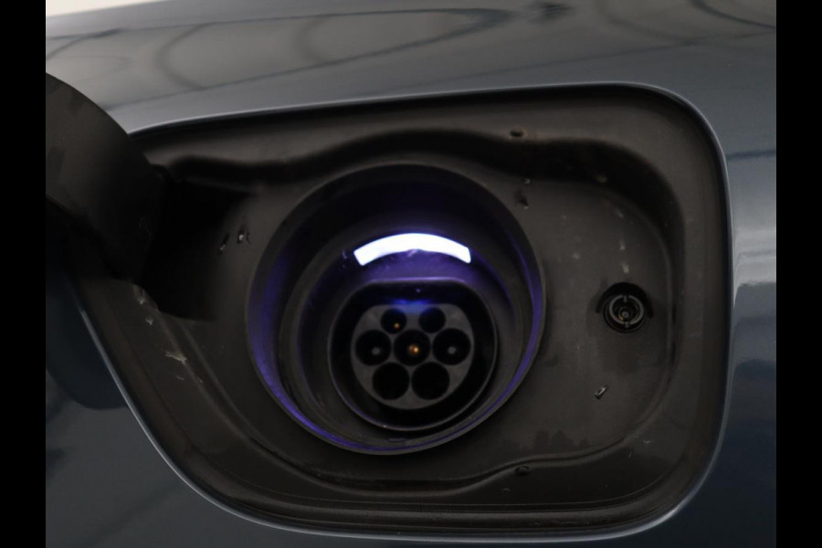 Volvo V60 2.0 T6 Recharge AWD Inscription | SOH 97.5% | Trekhaak | Panoramadak | Leder | Stoelventilatie | Stuur/stoel verwarming | Harman/Kardon | Adaptive cruise | 360 camera | Carplay | Memory |