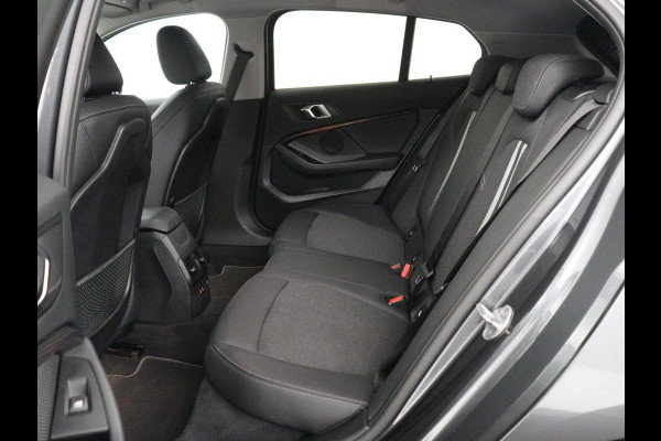 BMW 1-serie 118i Executive Edition Sport Line | Half Leder | Carplay | Cruise control | Park assist | Sfeerverlichting | Climate contol | Virtual Dashboard | Full LED | Navigatie |