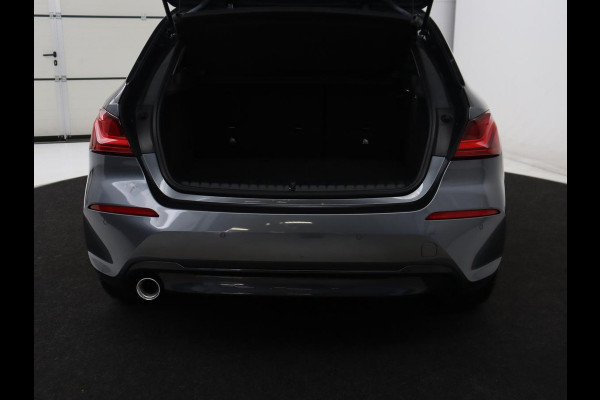 BMW 1-serie 118i Executive Edition Sport Line | Half Leder | Carplay | Cruise control | Park assist | Sfeerverlichting | Climate contol | Virtual Dashboard | Full LED | Navigatie |