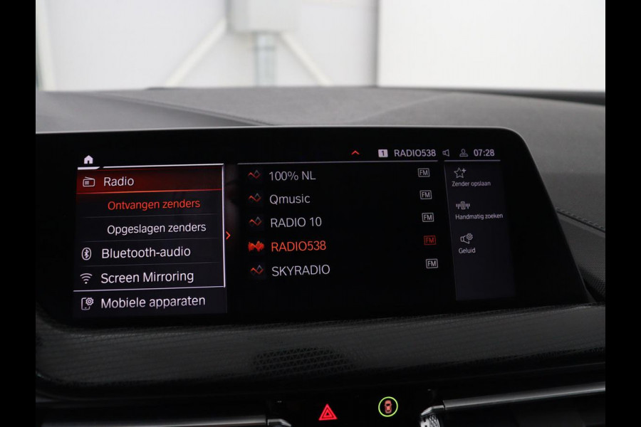 BMW 1-serie 118i Executive Edition Sport Line | Half Leder | Carplay | Cruise control | Park assist | Sfeerverlichting | Climate contol | Virtual Dashboard | Full LED | Navigatie |