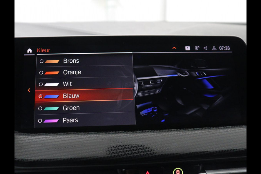 BMW 1-serie 118i Executive Edition Sport Line | Half Leder | Carplay | Cruise control | Park assist | Sfeerverlichting | Climate contol | Virtual Dashboard | Full LED | Navigatie |