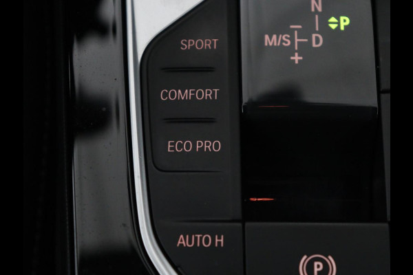 BMW 1-serie 118i Executive Edition Sport Line | Half Leder | Carplay | Cruise control | Park assist | Sfeerverlichting | Climate contol | Virtual Dashboard | Full LED | Navigatie |