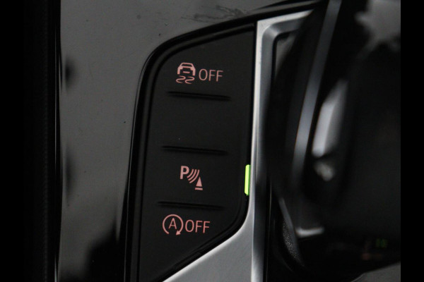 BMW 1-serie 118i Executive Edition Sport Line | Half Leder | Carplay | Cruise control | Park assist | Sfeerverlichting | Climate contol | Virtual Dashboard | Full LED | Navigatie |