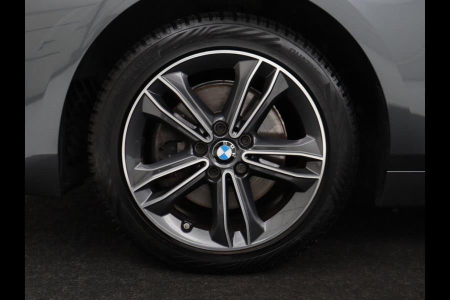 BMW 1-serie 118i Executive Edition Sport Line | Half Leder | Carplay | Cruise control | Park assist | Sfeerverlichting | Climate contol | Virtual Dashboard | Full LED | Navigatie |