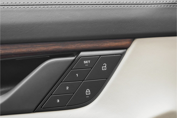 Porsche Taycan 79 kWh Pano Luchtvering 360° 13.000 KM 1e Eig 21"