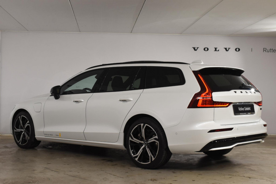 Volvo V60 T8 455PK Plug-in hybrid AWD Ultra Dark Performance Edition / Polestar Optimalisatie / Glossy black Logo's / 360 Camera / Harman Kardon audio / Head-up display / Panorama dak / 19" / Stoel- en stuurverwarming