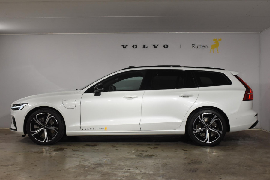 Volvo V60 T8 455PK Plug-in hybrid AWD Ultra Dark Performance Edition / Polestar Optimalisatie / Glossy black Logo's / 360 Camera / Harman Kardon audio / Head-up display / Panorama dak / 19" / Stoel- en stuurverwarming