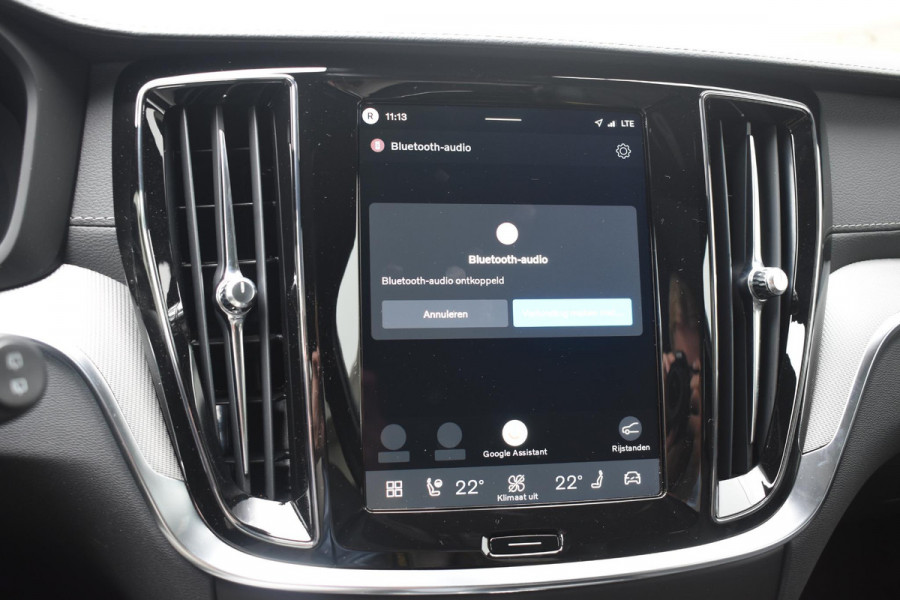 Volvo V60 T8 455PK Plug-in hybrid AWD Ultra Dark Performance Edition / Polestar Optimalisatie / Glossy black Logo's / 360 Camera / Harman Kardon audio / Head-up display / Panorama dak / 19" / Stoel- en stuurverwarming