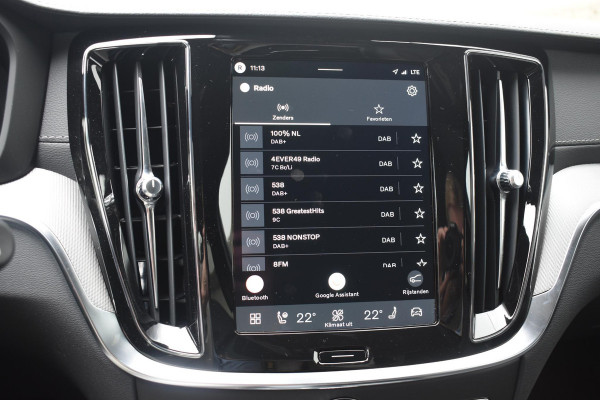Volvo V60 T8 455PK Plug-in hybrid AWD Ultra Dark Performance Edition / Polestar Optimalisatie / Glossy black Logo's / 360 Camera / Harman Kardon audio / Head-up display / Panorama dak / 19" / Stoel- en stuurverwarming