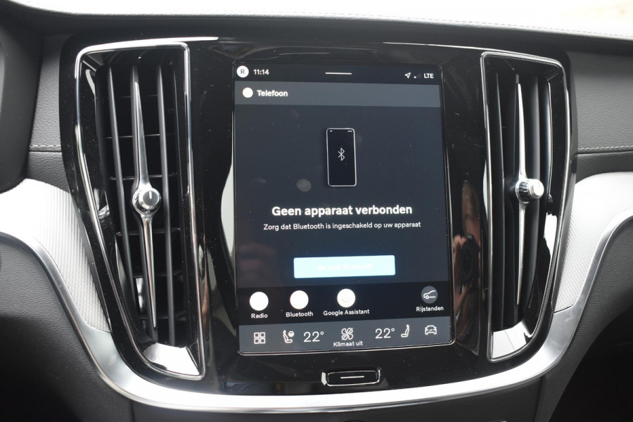 Volvo V60 T8 455PK Plug-in hybrid AWD Ultra Dark Performance Edition / Polestar Optimalisatie / Glossy black Logo's / 360 Camera / Harman Kardon audio / Head-up display / Panorama dak / 19" / Stoel- en stuurverwarming