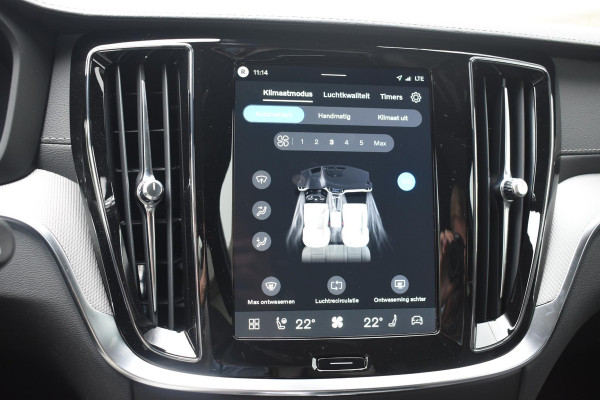 Volvo V60 T8 455PK Plug-in hybrid AWD Ultra Dark Performance Edition / Polestar Optimalisatie / Glossy black Logo's / 360 Camera / Harman Kardon audio / Head-up display / Panorama dak / 19" / Stoel- en stuurverwarming