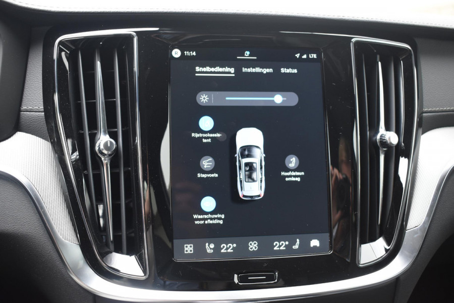 Volvo V60 T8 455PK Plug-in hybrid AWD Ultra Dark Performance Edition / Polestar Optimalisatie / Glossy black Logo's / 360 Camera / Harman Kardon audio / Head-up display / Panorama dak / 19" / Stoel- en stuurverwarming