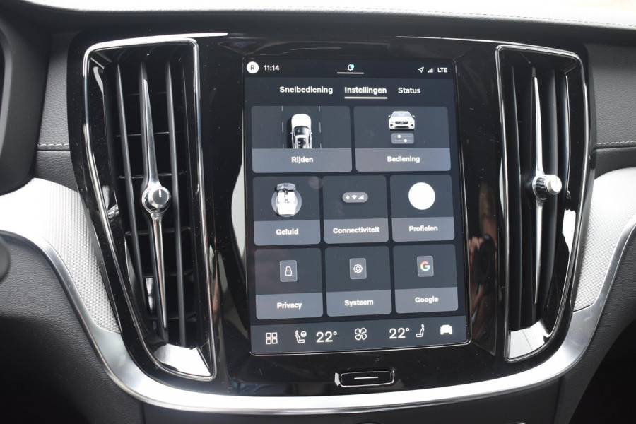 Volvo V60 T8 455PK Plug-in hybrid AWD Ultra Dark Performance Edition / Polestar Optimalisatie / Glossy black Logo's / 360 Camera / Harman Kardon audio / Head-up display / Panorama dak / 19" / Stoel- en stuurverwarming