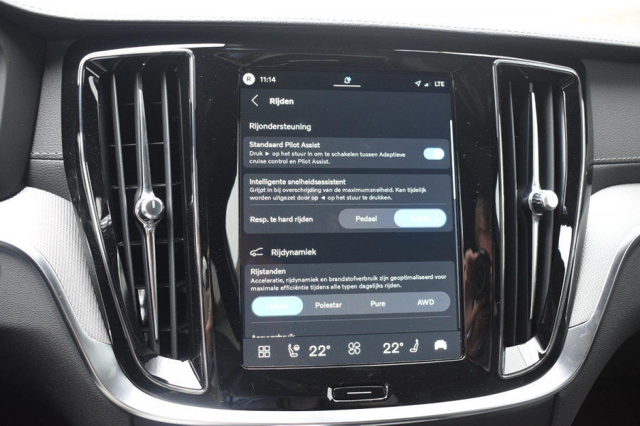 Volvo V60 T8 455PK Plug-in hybrid AWD Ultra Dark Performance Edition / Polestar Optimalisatie / Glossy black Logo's / 360 Camera / Harman Kardon audio / Head-up display / Panorama dak / 19" / Stoel- en stuurverwarming