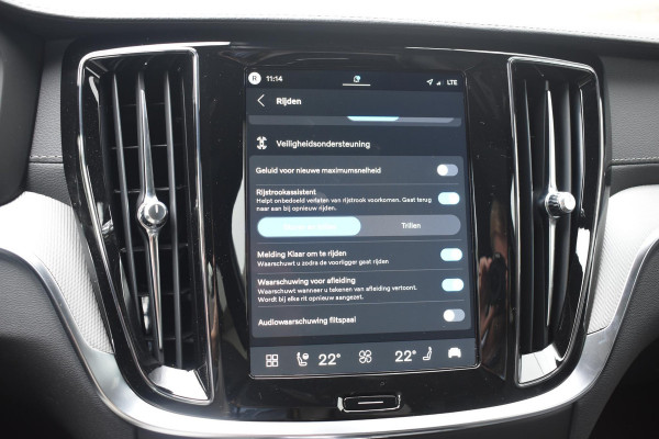 Volvo V60 T8 455PK Plug-in hybrid AWD Ultra Dark Performance Edition / Polestar Optimalisatie / Glossy black Logo's / 360 Camera / Harman Kardon audio / Head-up display / Panorama dak / 19" / Stoel- en stuurverwarming