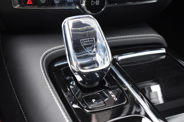 Volvo V60 T8 455PK Plug-in hybrid AWD Ultra Dark Performance Edition / Polestar Optimalisatie / Glossy black Logo's / 360 Camera / Harman Kardon audio / Head-up display / Panorama dak / 19" / Stoel- en stuurverwarming