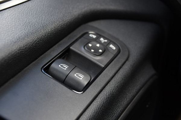 Mercedes-Benz Sprinter 314 2.2 CDI L2H1 Black Edition Camera, Cruise, Carplay, Multimedia, Airco, Trekhaak, 143pk, Automaat, Uniek!