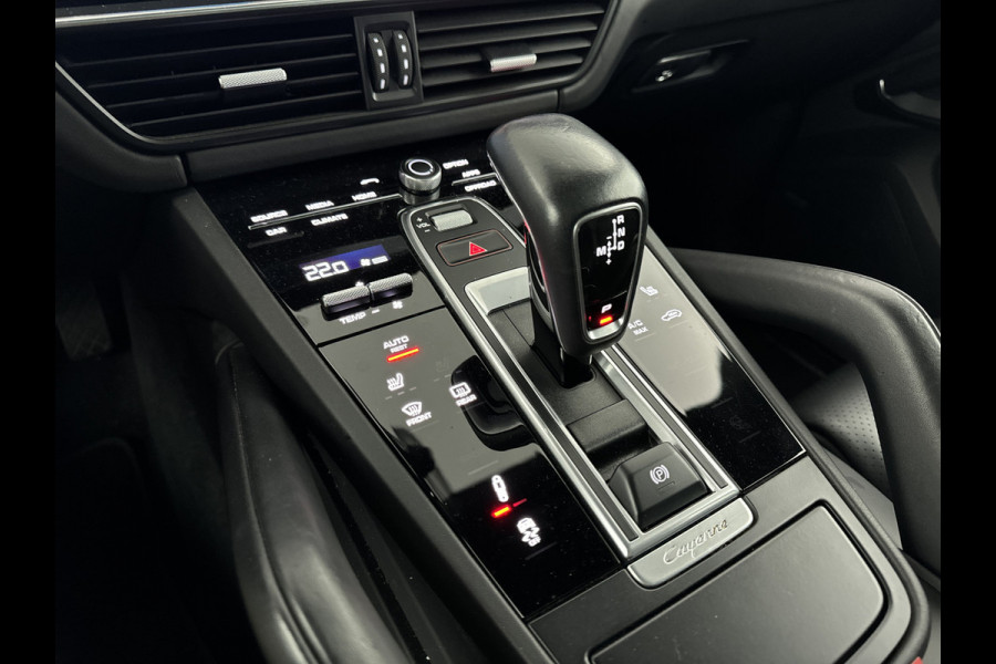 Porsche Cayenne 3.0 Pano-dak/Sport Chrono/Trekhaak/Luchtvering/PDLS-LED