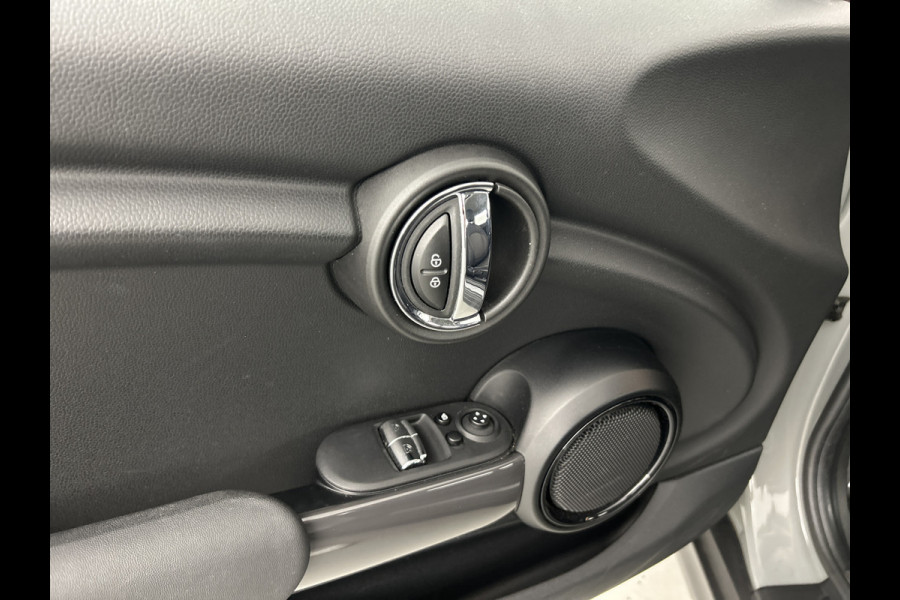 MINI 3-deurs 1.5 Essential Facelift Digi.Dash/Carplay/Navi/Keyless entry/Park.sens