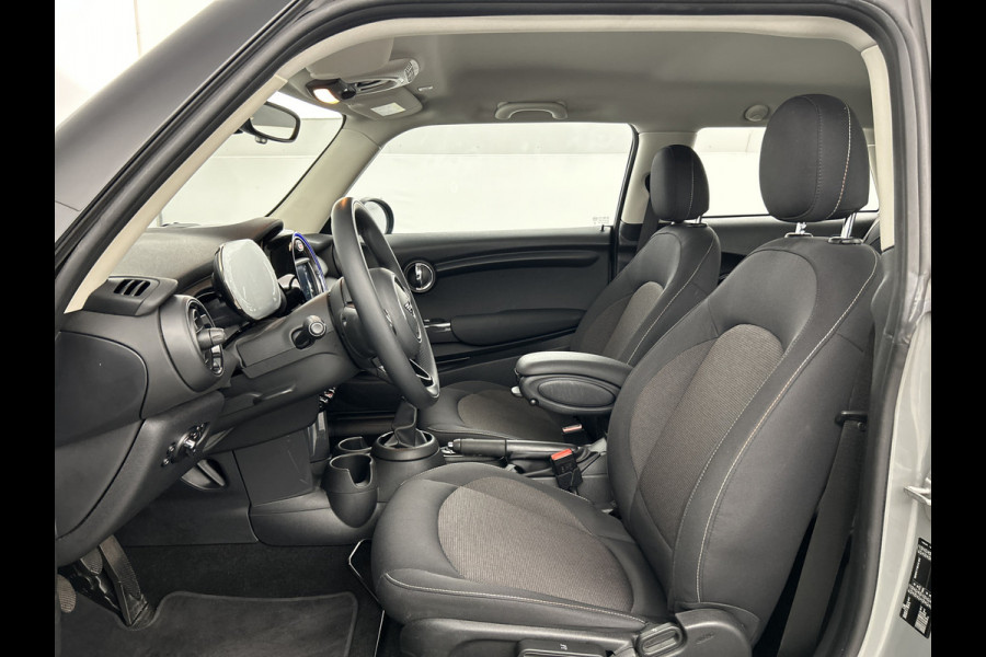 MINI 3-deurs 1.5 Essential Facelift Digi.Dash/Carplay/Navi/Keyless entry/Park.sens