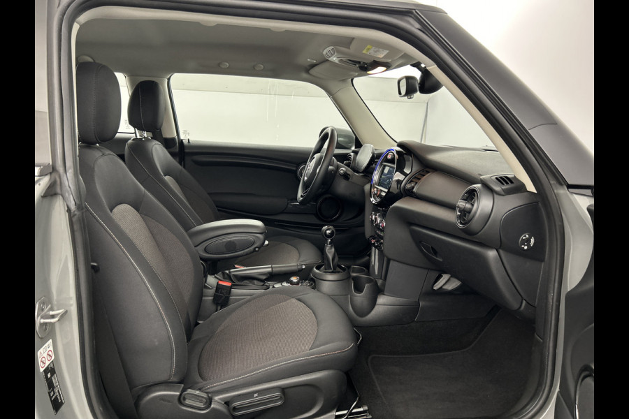 MINI 3-deurs 1.5 Essential Facelift Digi.Dash/Carplay/Navi/Keyless entry/Park.sens