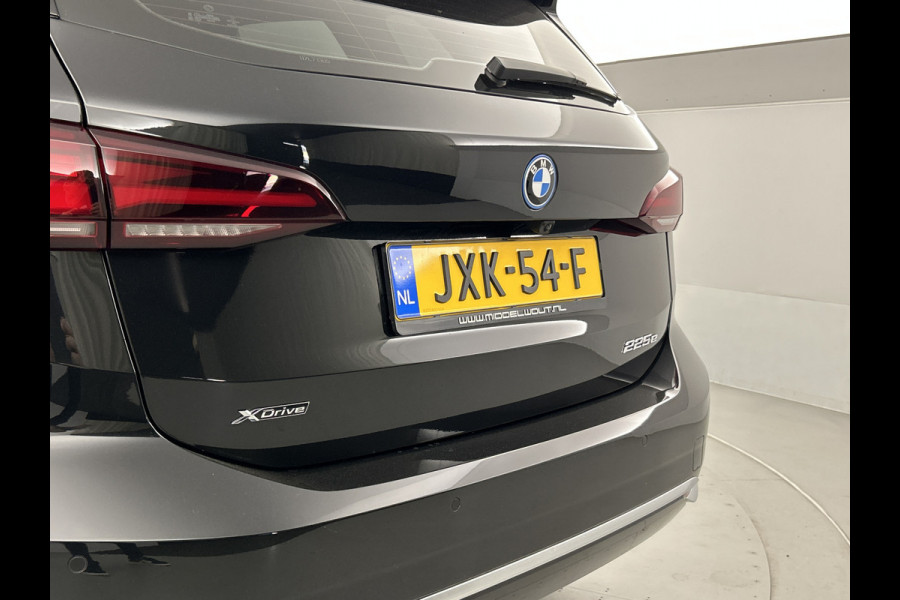 BMW 2 Serie Active Tourer 225e xDrive Luxury Shadow-Line Pano-dak/Camera