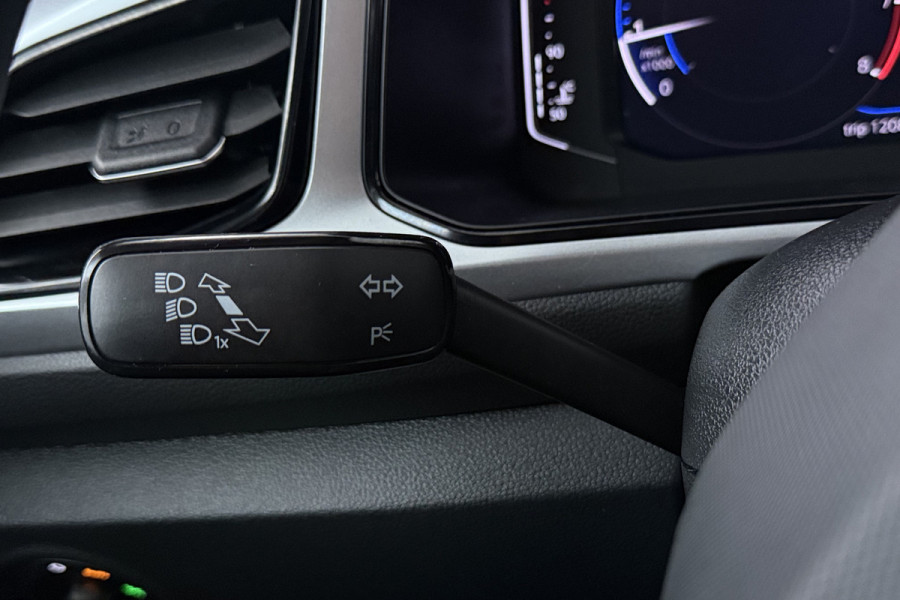 Volkswagen T-Roc 1.0 TSI Life (NAVIGATIE, CAMERA, TREKHAAK, DIGITALE COCKPIT, ADAPTIEVE CRUISE, CARPLAY)