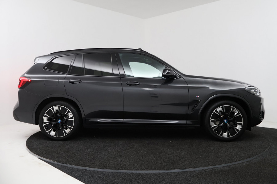 BMW iX3 High Executive 80 kWh (PANORAMADAK, 360 CAMERA, SFEERVERLICHTING, ADAPTIVE CRUISE, TREKHAAK WEGKLAPBAAR, AUTOPILOT)