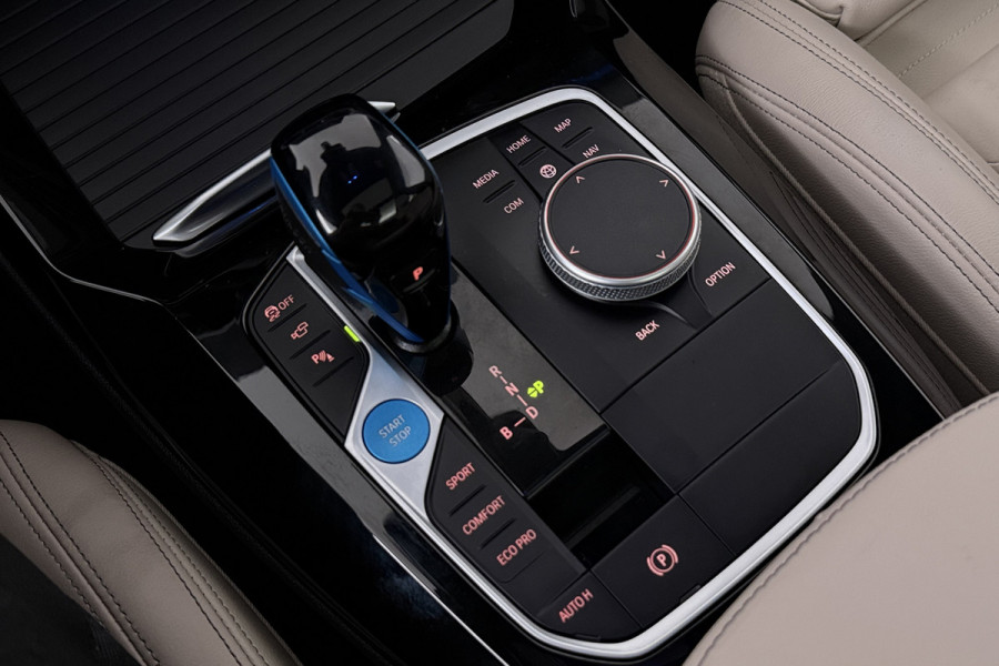 BMW iX3 High Executive 80 kWh (PANORAMADAK, 360 CAMERA, SFEERVERLICHTING, ADAPTIVE CRUISE, TREKHAAK WEGKLAPBAAR, AUTOPILOT)
