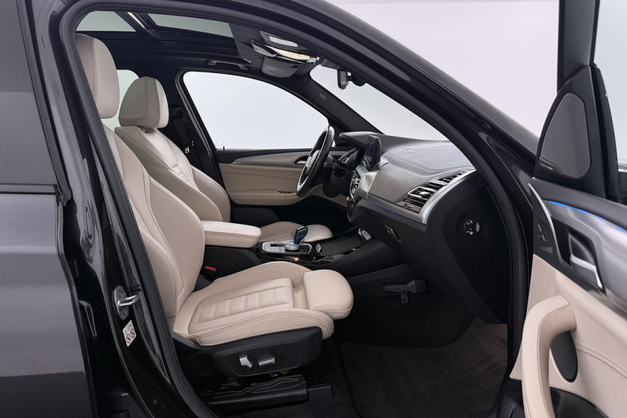 BMW iX3 High Executive 80 kWh (PANORAMADAK, 360 CAMERA, SFEERVERLICHTING, ADAPTIVE CRUISE, TREKHAAK WEGKLAPBAAR, AUTOPILOT)