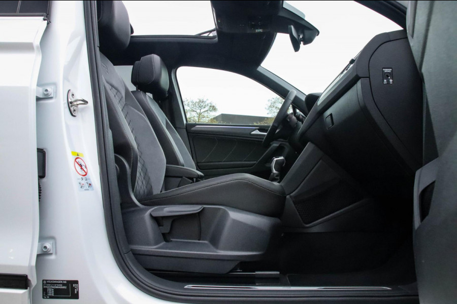 Volkswagen Tiguan 1.4 TSI eHybrid R-Line Business DSG 245pk Panoramadak|Virtual Cockpit|IQ LED Plus|NAVI|ACC|Black|19inch|Trekhaak