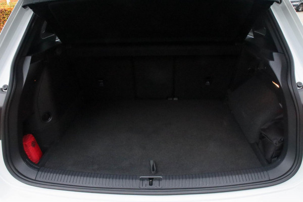 Volkswagen Tiguan 1.4 TSI eHybrid R-Line Business DSG 245pk Panoramadak|Virtual Cockpit|IQ LED Plus|NAVI|ACC|Black|19inch|Trekhaak