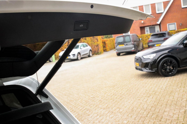 Volkswagen Tiguan 1.4 TSI eHybrid R-Line Business DSG 245pk Panoramadak|Virtual Cockpit|IQ LED Plus|NAVI|ACC|Black|19inch|Trekhaak
