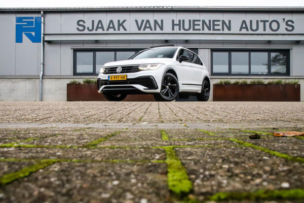 Volkswagen Tiguan 1.4 TSI eHybrid R-Line Business DSG 245pk Panoramadak|Virtual Cockpit|IQ LED Plus|NAVI|ACC|Black|19inch|Trekhaak