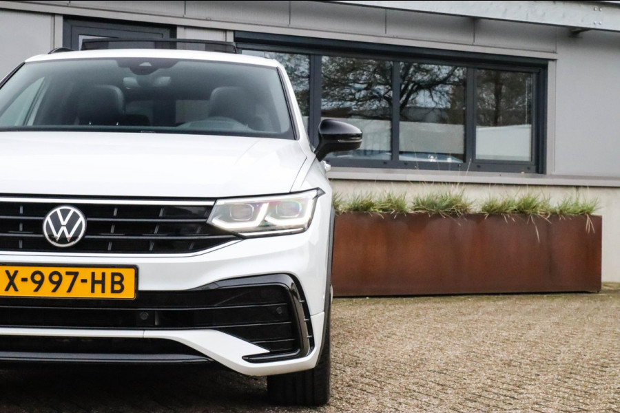 Volkswagen Tiguan 1.4 TSI eHybrid R-Line Business DSG 245pk Panoramadak|Virtual Cockpit|IQ LED Plus|NAVI|ACC|Black|19inch|Trekhaak