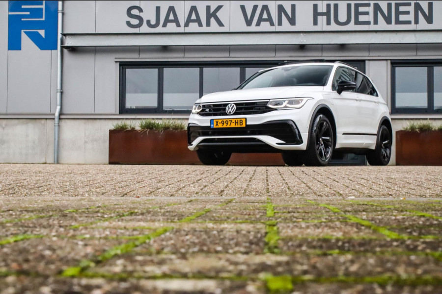Volkswagen Tiguan 1.4 TSI eHybrid R-Line Business DSG 245pk Panoramadak|Virtual Cockpit|IQ LED Plus|NAVI|ACC|Black|19inch|Trekhaak