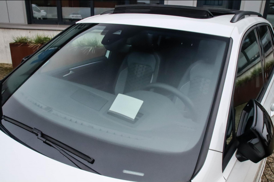 Volkswagen Tiguan 1.4 TSI eHybrid R-Line Business DSG 245pk Panoramadak|Virtual Cockpit|IQ LED Plus|NAVI|ACC|Black|19inch|Trekhaak