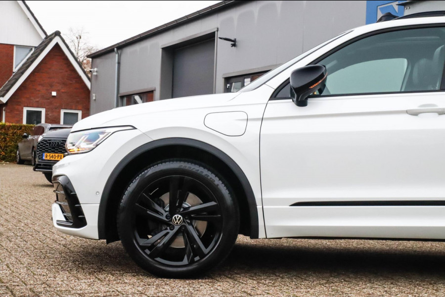 Volkswagen Tiguan 1.4 TSI eHybrid R-Line Business DSG 245pk Panoramadak|Virtual Cockpit|IQ LED Plus|NAVI|ACC|Black|19inch|Trekhaak
