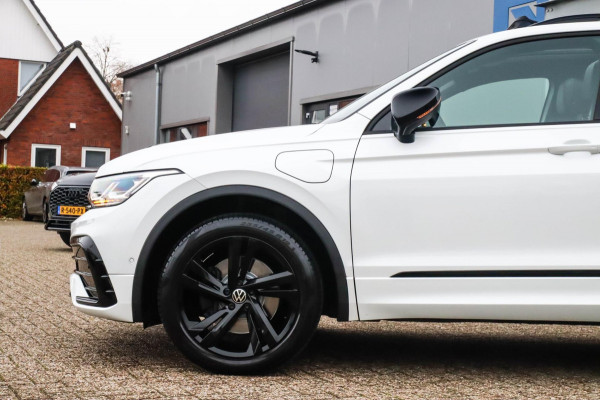 Volkswagen Tiguan 1.4 TSI eHybrid R-Line Business DSG 245pk Panoramadak|Virtual Cockpit|IQ LED Plus|NAVI|ACC|Black|19inch|Trekhaak