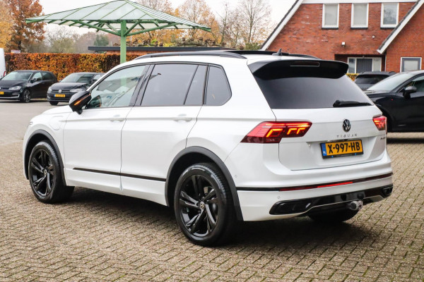 Volkswagen Tiguan 1.4 TSI eHybrid R-Line Business DSG 245pk Panoramadak|Virtual Cockpit|IQ LED Plus|NAVI|ACC|Black|19inch|Trekhaak