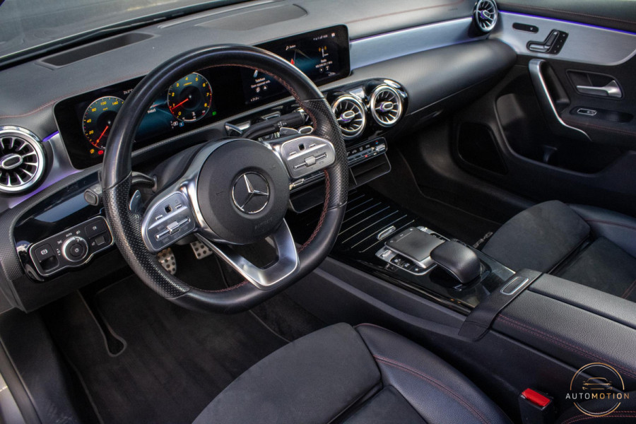 Mercedes-Benz CLA-Klasse 180 Premium Plus AMG PANO MEMORY HUD STOELVERWARMING CAMERA DIFFUSER BURMESTER