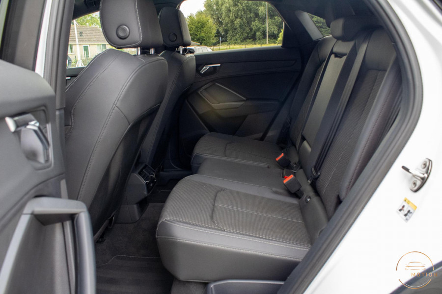 Audi Q3 Sportback 35 TFSI S line PANO CAMERA DODEHOEK CARPLAY