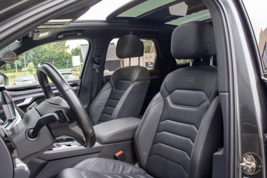 Volkswagen Touareg 3.0 TSi 4MOTION R Trekhaak Luchtvering Camera Nightvision