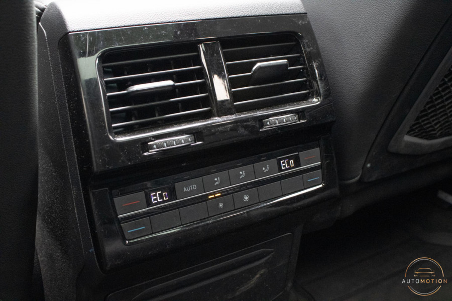 Volkswagen Touareg 3.0 TSi 4MOTION R Trekhaak Luchtvering Camera Nightvision