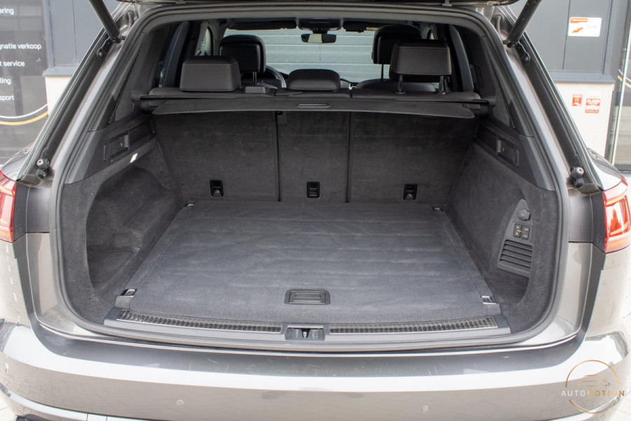 Volkswagen Touareg 3.0 TSi 4MOTION R Trekhaak Luchtvering Camera Nightvision
