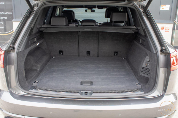 Volkswagen Touareg 3.0 TSi 4MOTION R Trekhaak Luchtvering Camera Nightvision